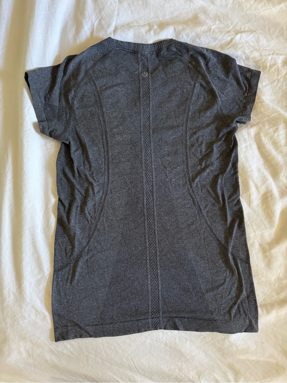 lululemon athletica Women's Short-Sleeve Seamless Tee - Charcoal - Picture 2 of 2